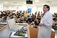 2F・大講義室